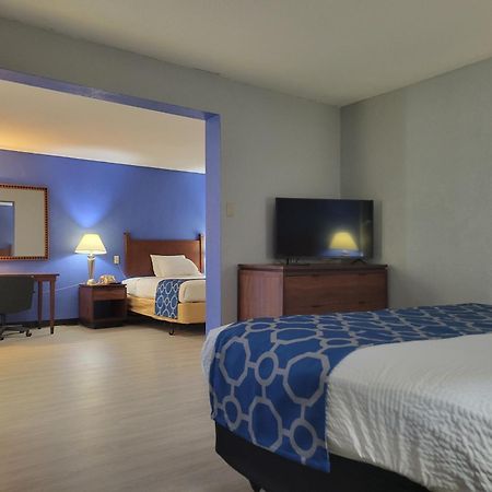 Baymont By Wyndham הניבאל מראה חיצוני תמונה