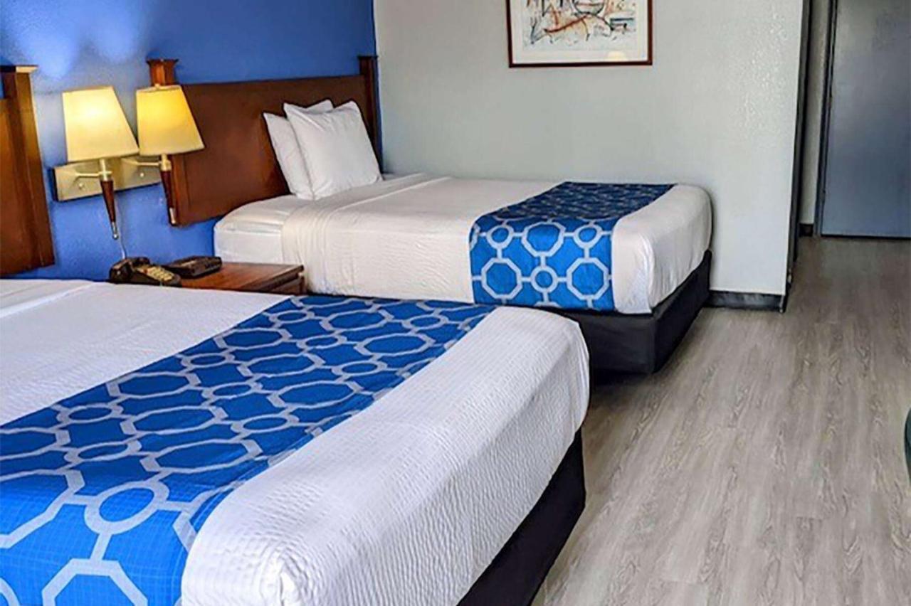 Baymont By Wyndham הניבאל מראה חיצוני תמונה