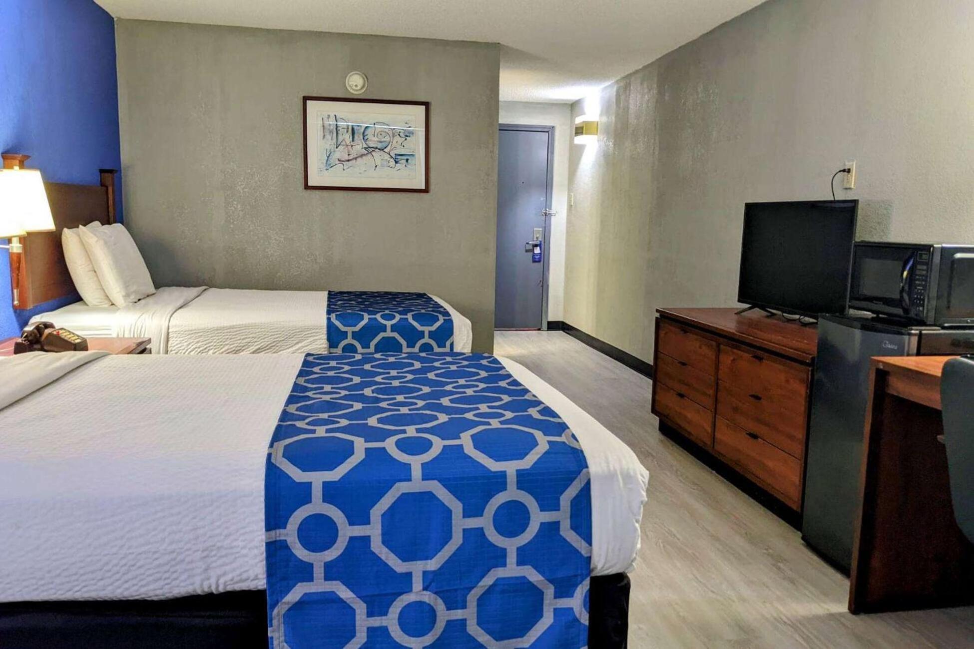 Baymont By Wyndham הניבאל מראה חיצוני תמונה