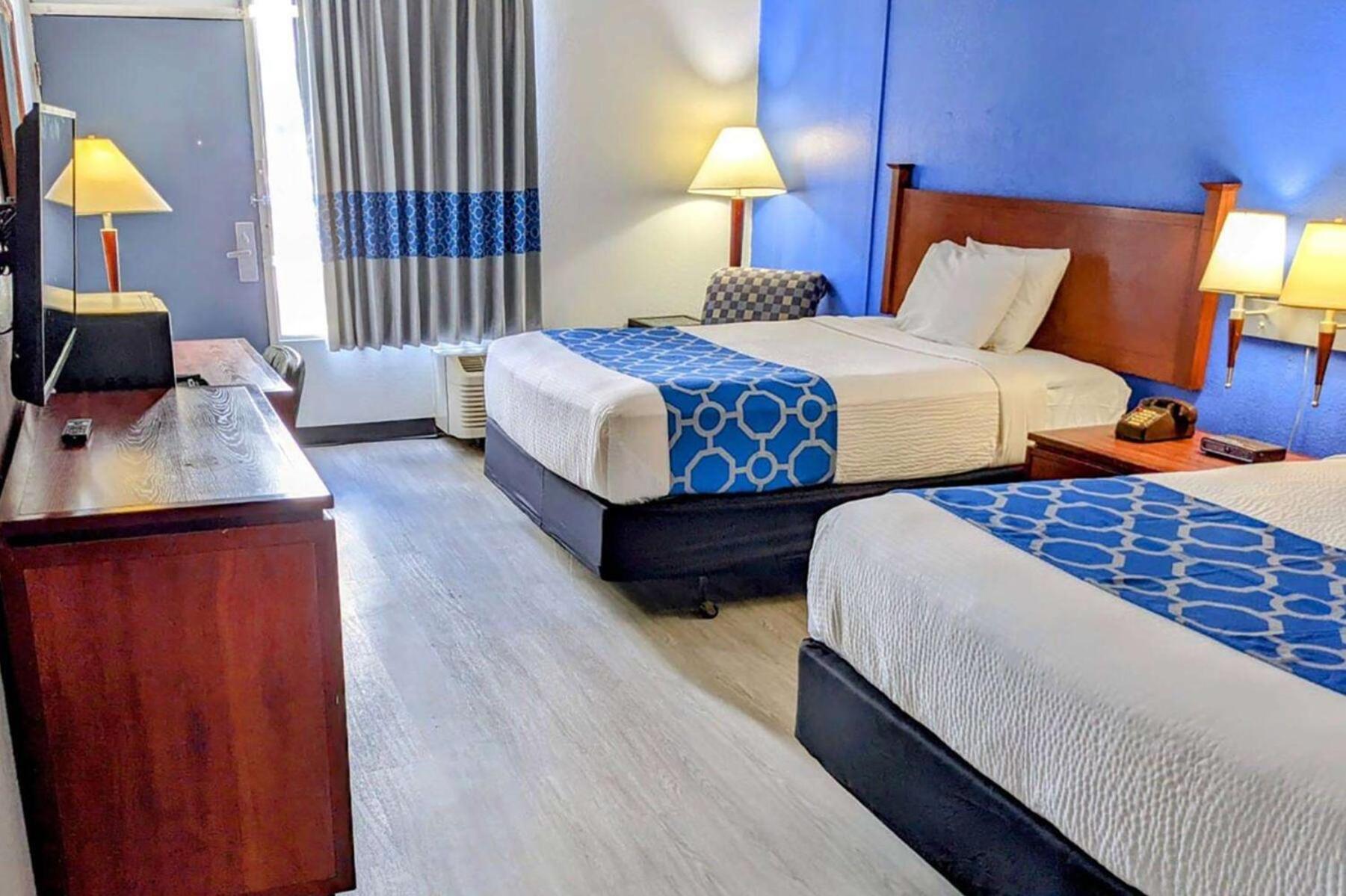 Baymont By Wyndham הניבאל מראה חיצוני תמונה